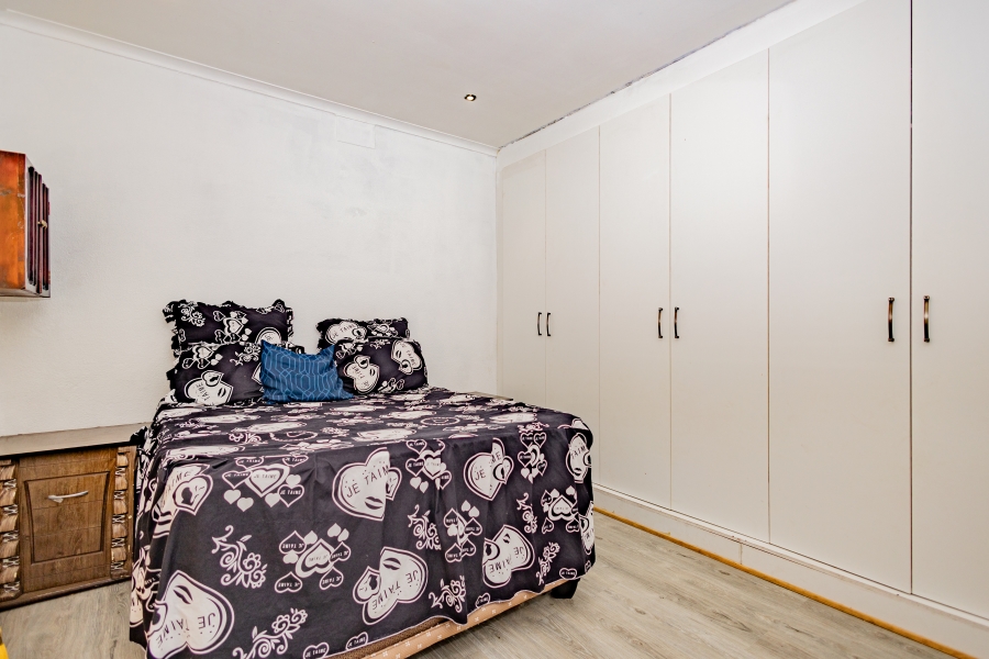 5 Bedroom Property for Sale in Vasco Estate Western Cape